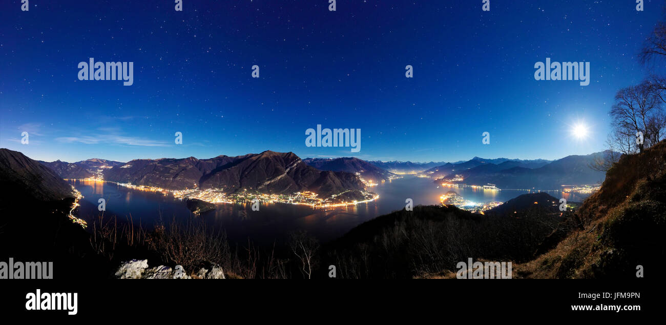 Nigth Panorama am Comer See von der Piste Monte San Primo, Provinz Como, Bellagio, Lombardei, Italien Stockfoto