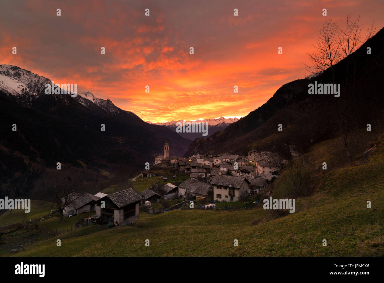 Soglio, Schweiz Winter Sonnenuntergang entnommen Dorf Soglio in der Schweiz Dezember 2014 Stockfoto