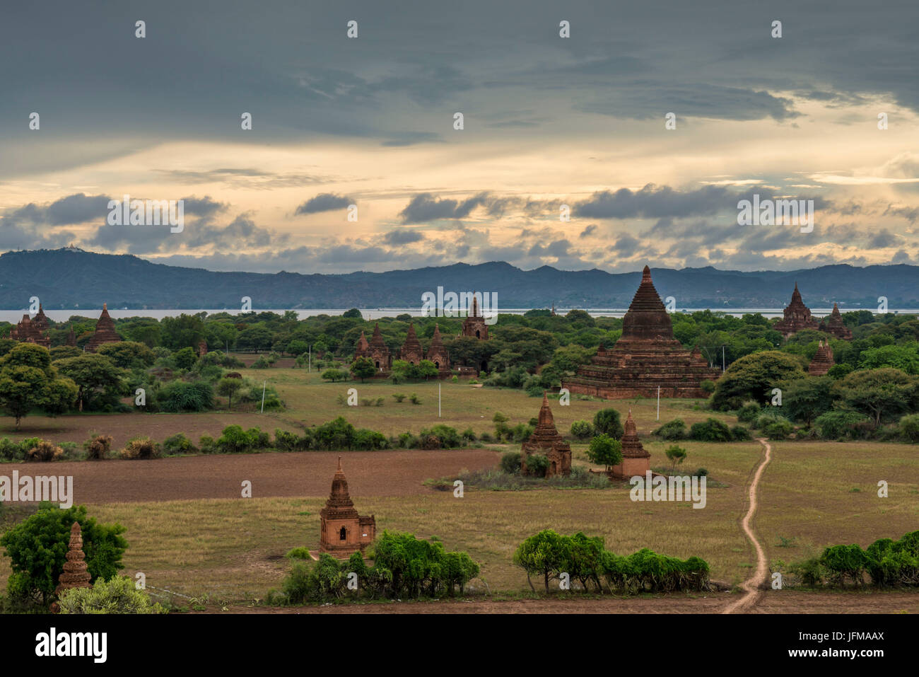 Bagan, Myanmar, Südostasien, alte Tempel bei Sonnenuntergang, Stockfoto