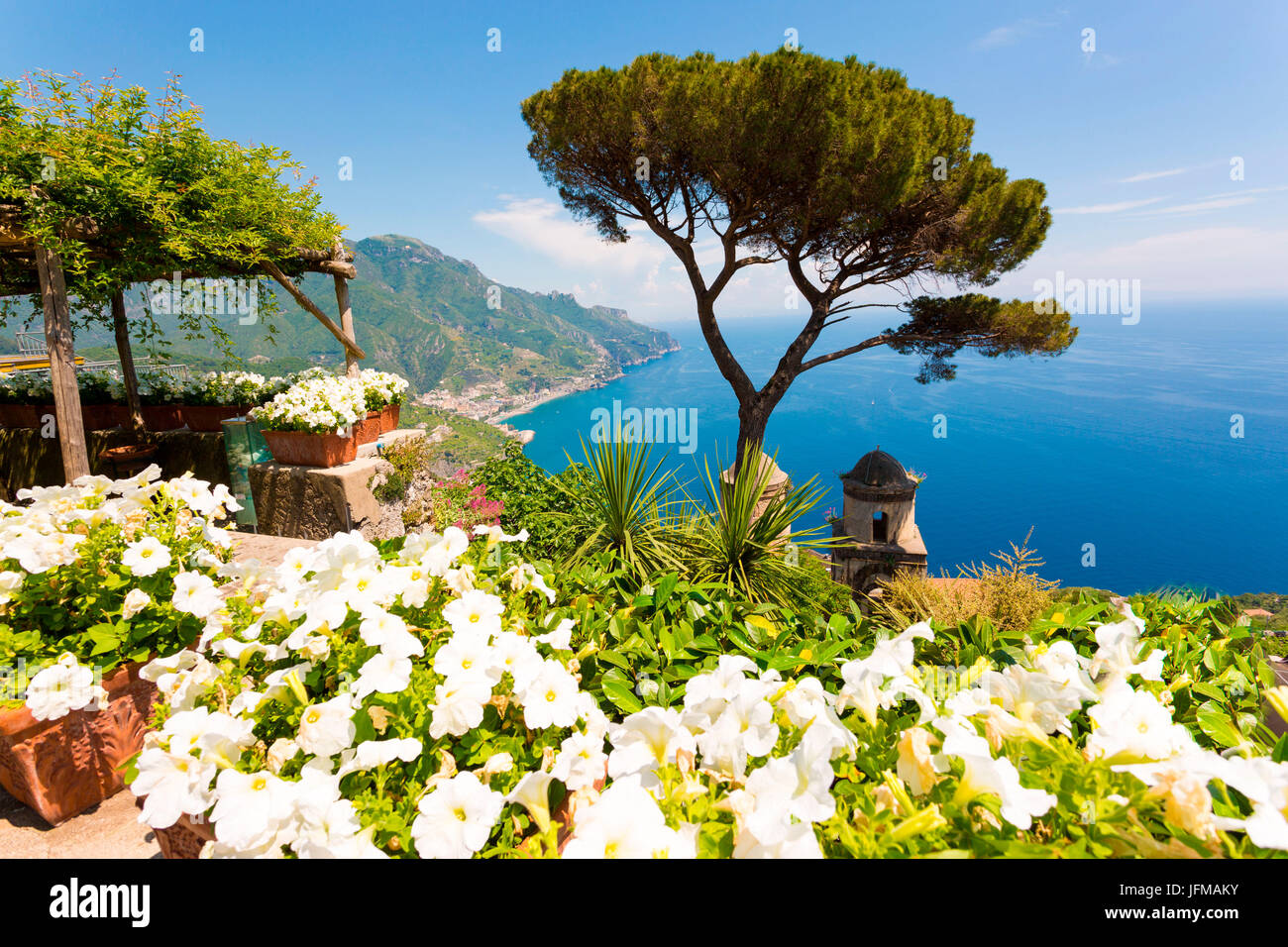 Ravello, Amalfiküste, Sorrent, Italien, Blick auf die Küste von Villa Rufolo Stockfoto