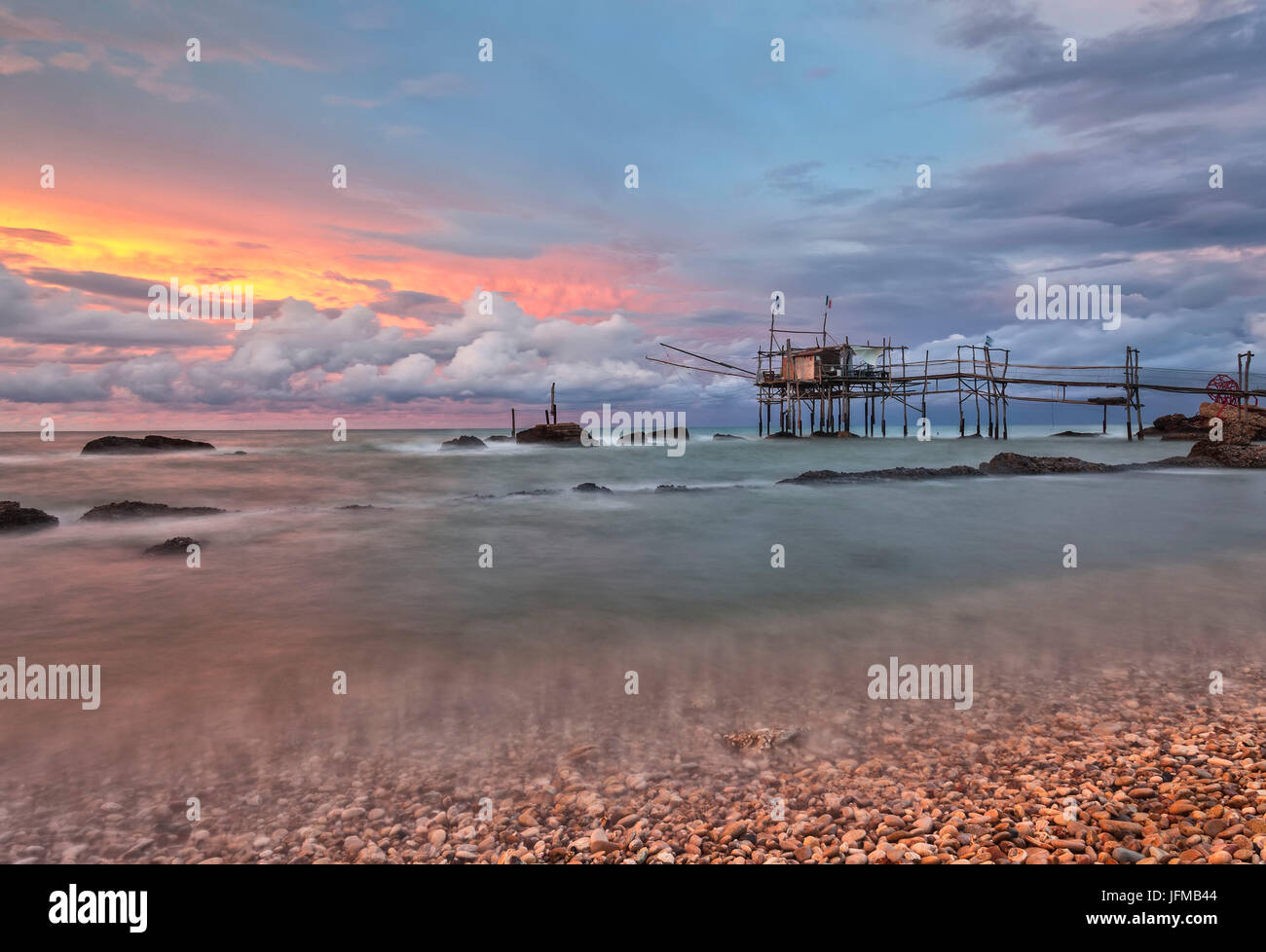 Trabocchi Küste, Sonnenuntergang, San Vito Chietino, Abruzzen, Italien Stockfoto