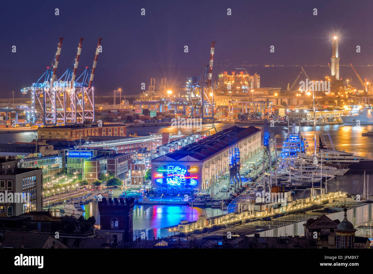 Europa, Italien, Ligurien, Genua Hafen bei Nacht Stockfoto