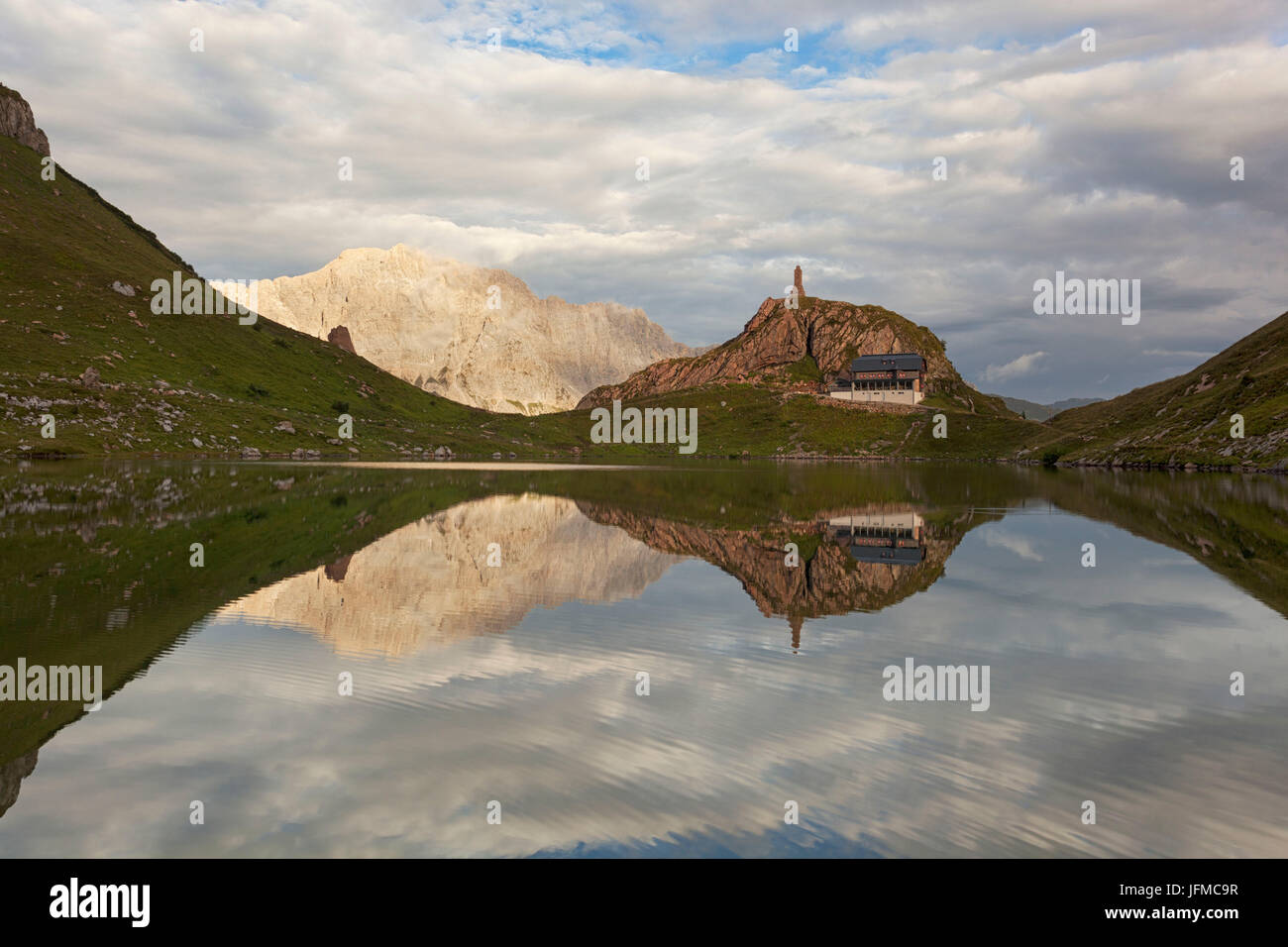 Eduard Pichl Zuflucht, Volaia See, Karnischen Alpen, Kärnten, Österreich, Stockfoto