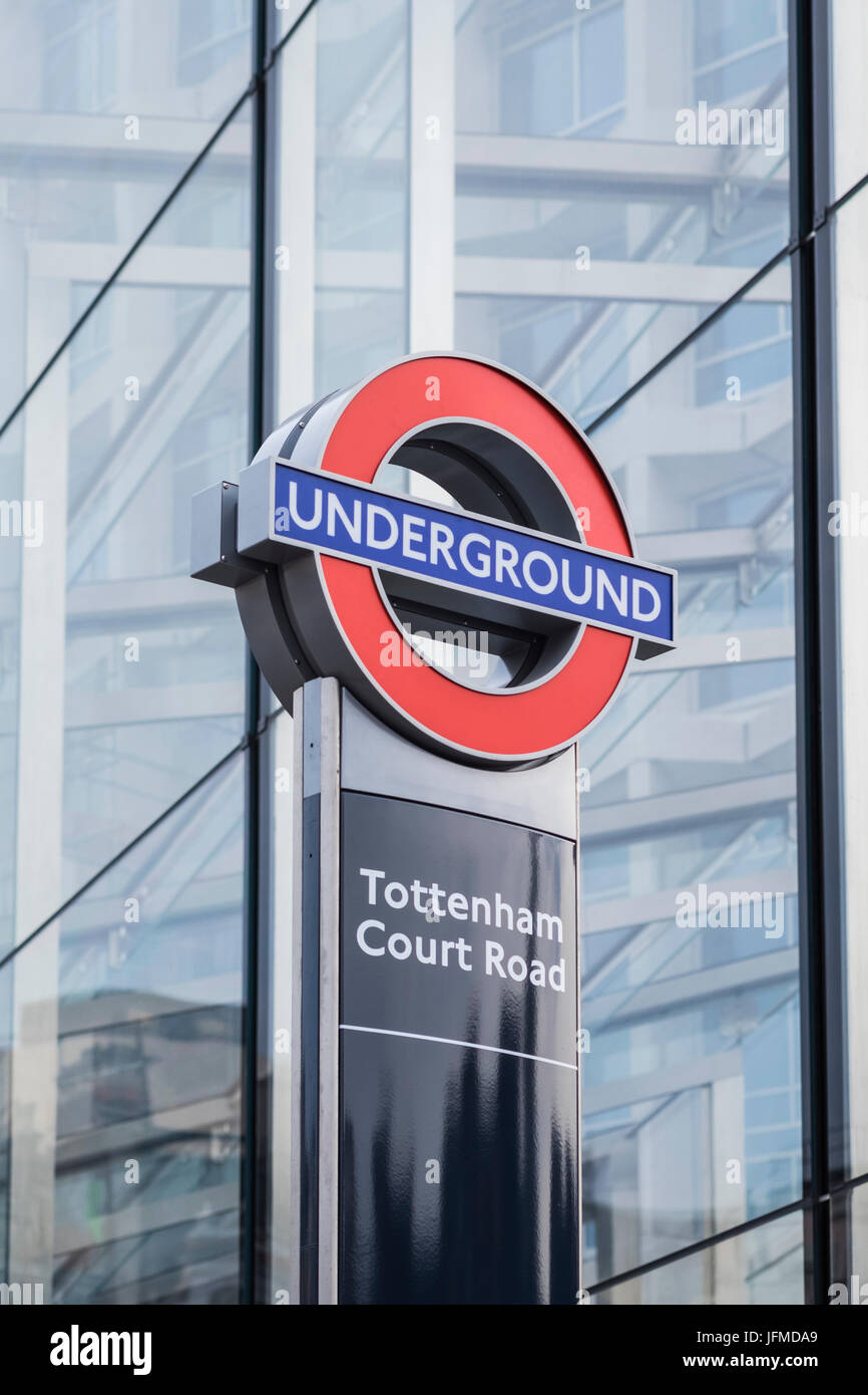 Tottenham Court Road underground verlassen vom Mittelpunkt nach Sanierung, London, England, U.K Stockfoto