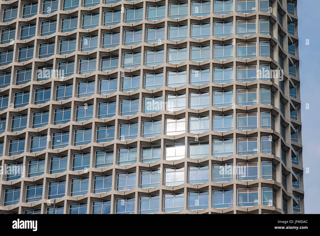 Zentrierspitze Wolkenkratzer nach Upgrade für wohnen, London, England, Großbritannien Stockfoto