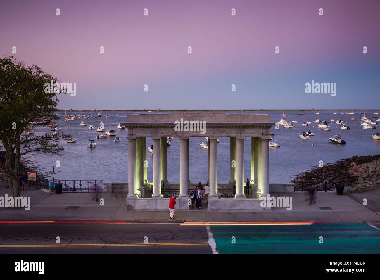 USA, Massachusetts, Plymouth, Plymouth Rock Gebäude mit Plymouth Rock, Denkmal bis zur Ankunft der ersten europäischen Siedler nach Massachusetts 1620, Dämmerung Stockfoto