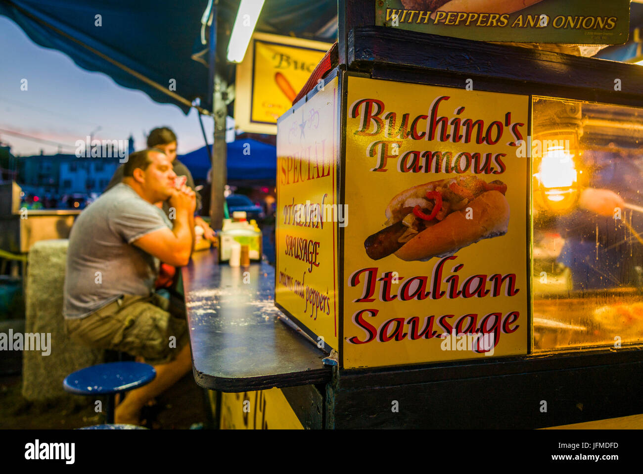 USA, Massachusetts, Cape Ann, Gloucester, St.-Petri Fiesta, Italienisch-Portugiesisch Angeln Gemeinschaft Festival, Karneval, italienische Wurst Stand Stockfoto