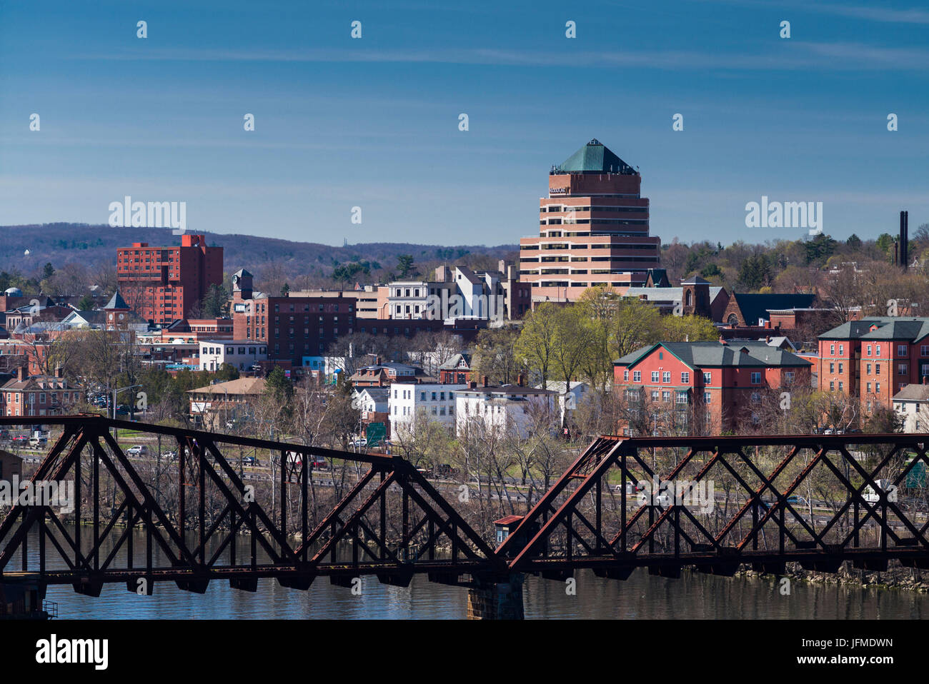 USA, Connecticut, Middletown, erhöhten Blick auf die Stadt vom Fluss Connecticut Stockfoto