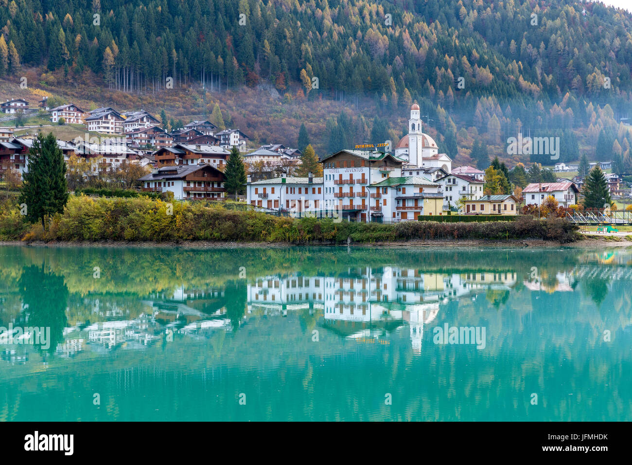 Lago di Santa Caterina und Auronzo di Cadore, Provinz Belluno, Region Venetien, Italien, Europa. Stockfoto