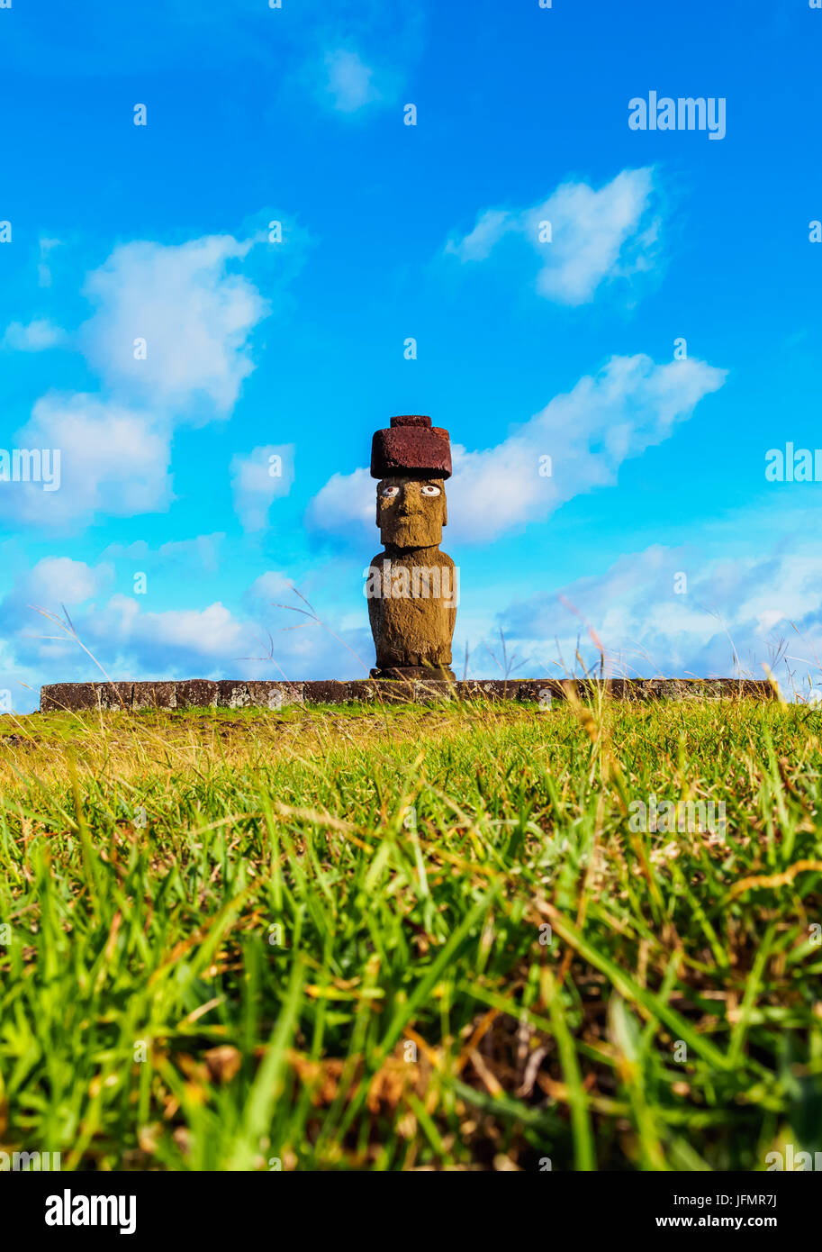 Moai in Ahu Ko Te Riku, archäologischer Komplex von Tahai, Nationalpark Rapa Nui, Osterinsel, Chile Stockfoto