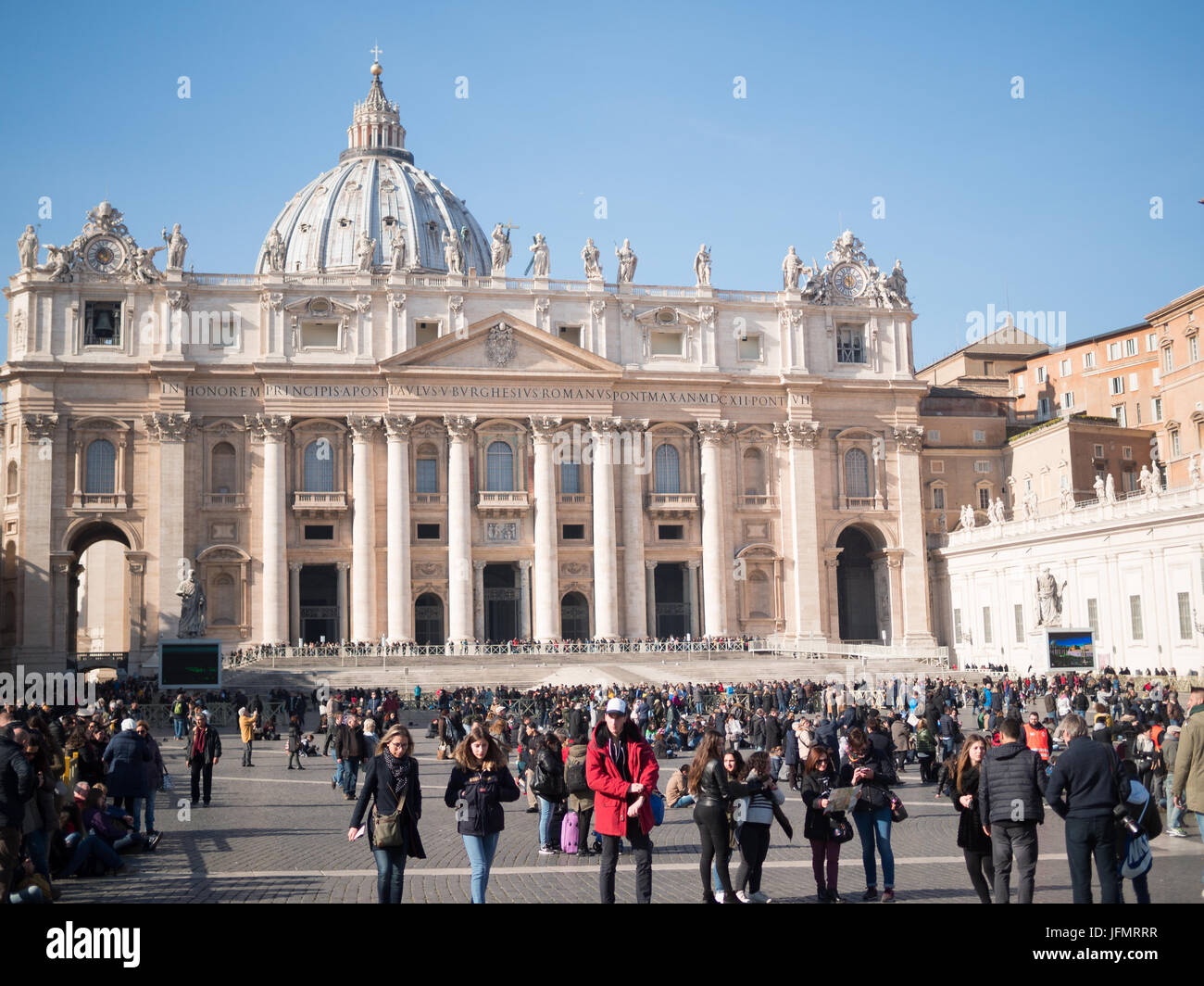 Blick auf St. Peter Basilika aus dem Quadrat Stockfoto
