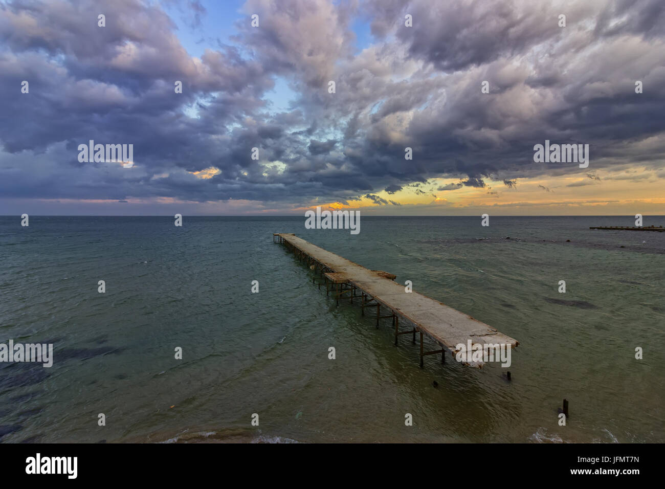 Alte kaputte Brücke Stockfoto