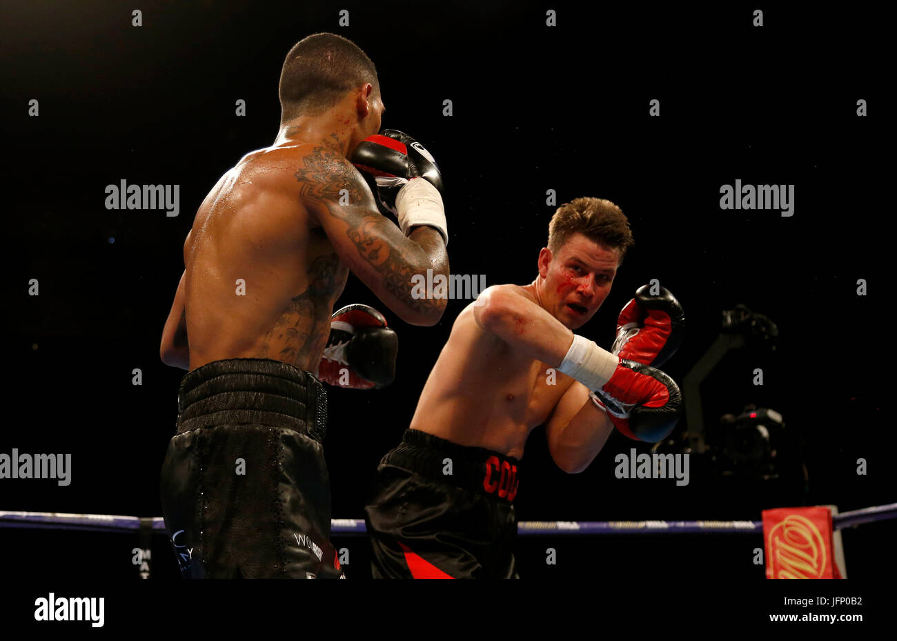 Conor Benn (links) gegen Mike Cole im Weltergewicht Contest in der O2 Arena, London. PRESSEVERBAND Foto. Bild Datum: Samstag, 1. Juli 2017. PA-Geschichte-Boxen-London zu sehen. Bildnachweis sollte lauten: Paul Harding/PA Wire Stockfoto