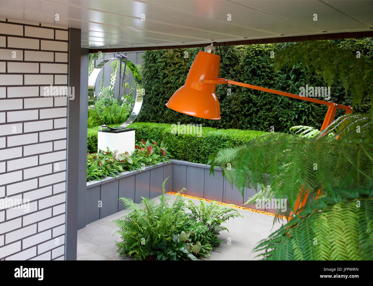 Stadtleben, Goldmedaille frisch Garten von Kate Gould bei RHS Chelsea Flower Show 2017 Stockfoto