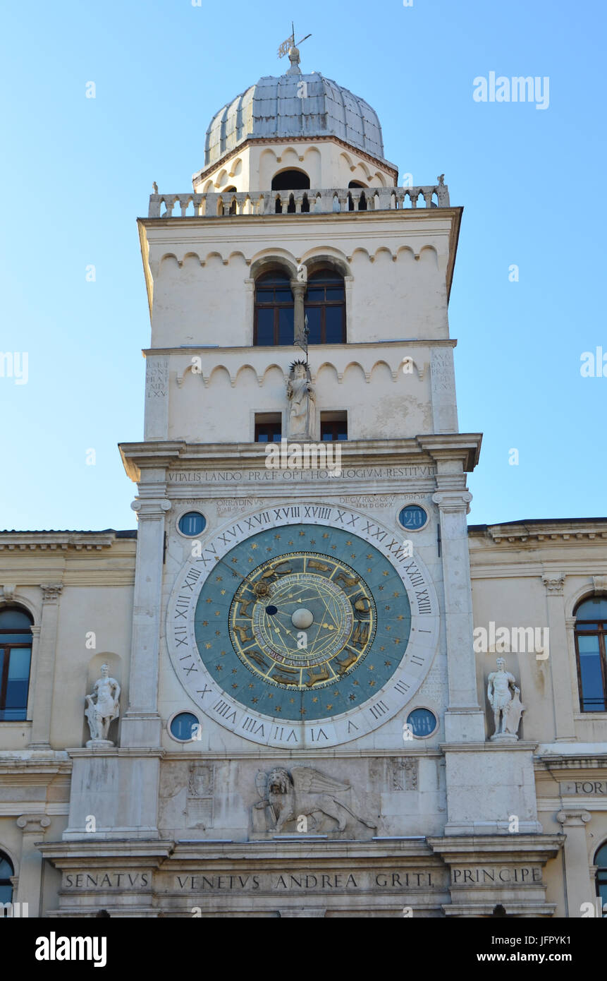 Uhr und Kuppel des Palazzo del Capitanio von Piazza dei Signori in Padua, Italien Stockfoto
