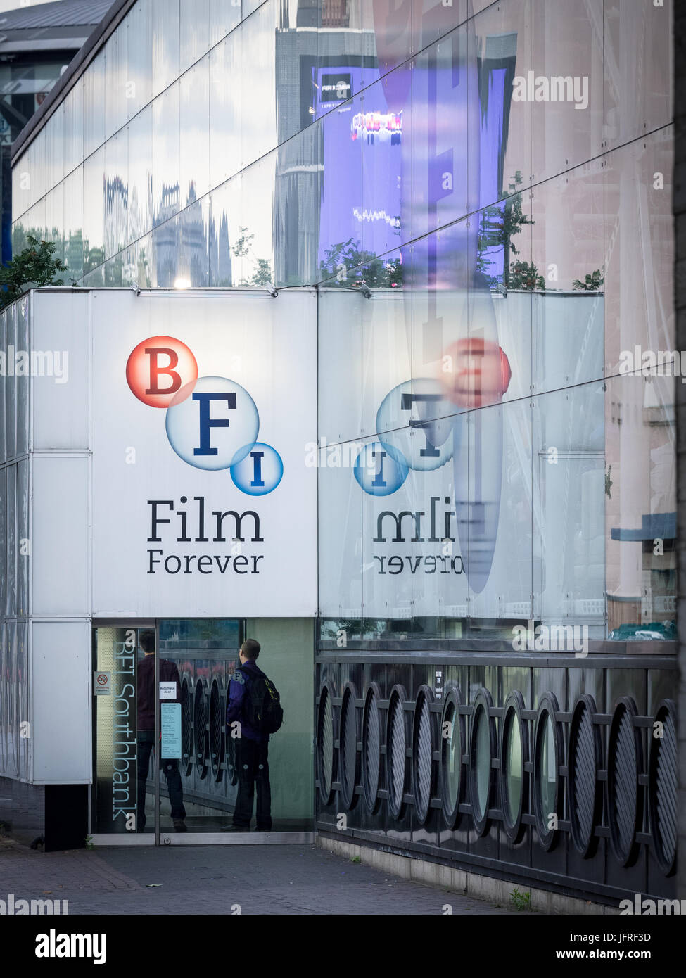 BFI London - BFI Southbank - Eintritt in das British Film Institute Center auf der South Bank, London, UK Stockfoto