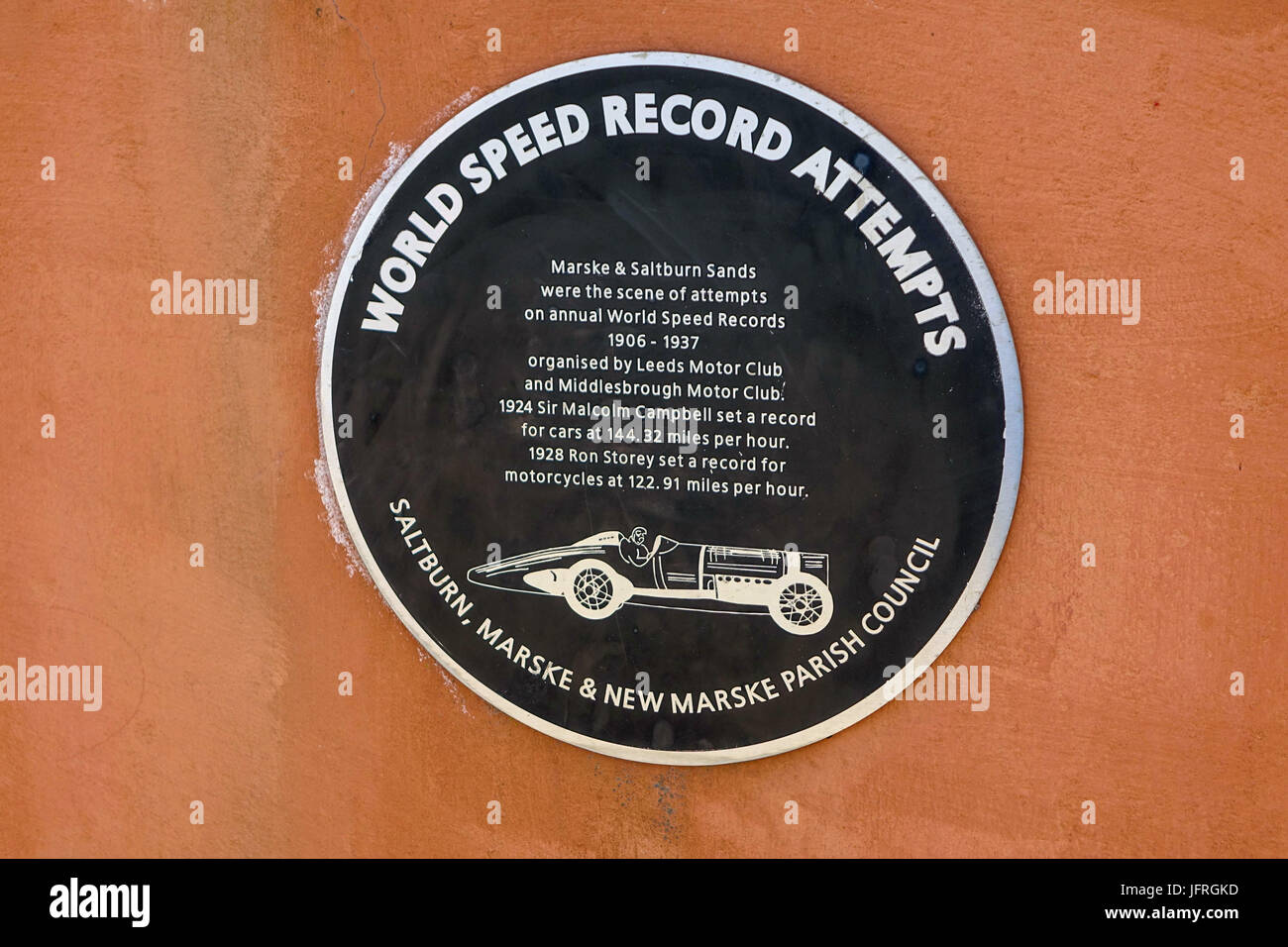 Plakette Weltrekord Versuche zu gedenken, Saltburn-by-the-Sea, North Yorkshire, England Stockfoto