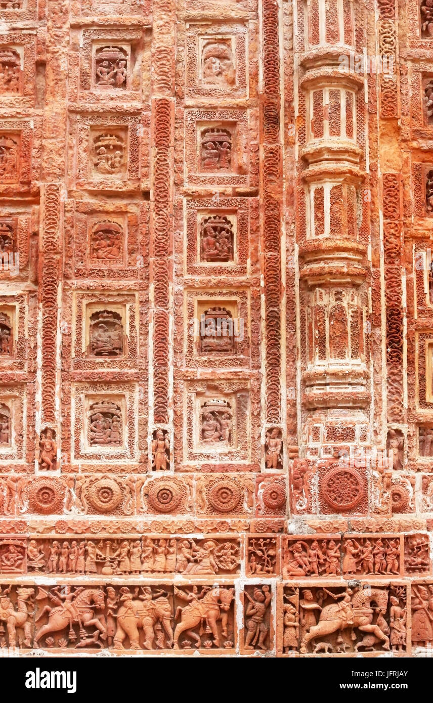 Terracotta design in der Wand, in der populären kantajew Tempel des 18. Jahrhunderts in Bangladesch Stockfoto