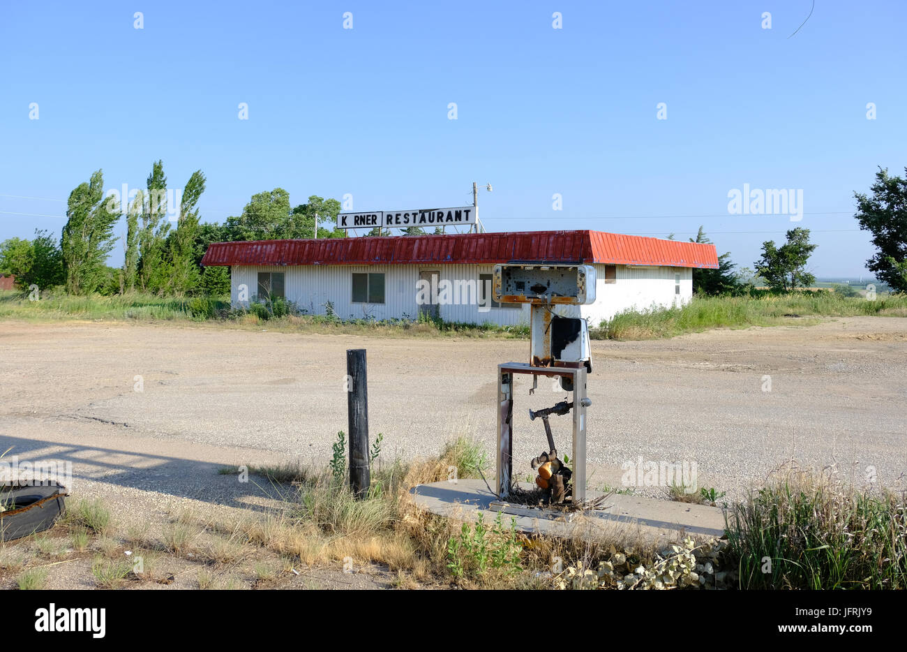 Die Korner Restaurant in Morrowville, Kansas sitzt entlang uns Landstraße 36 aufgegeben. Stockfoto