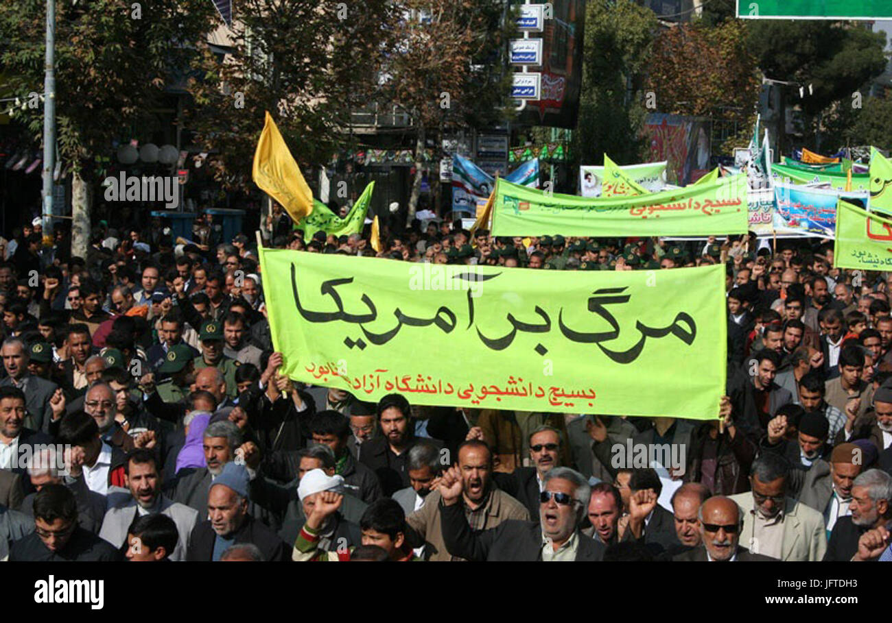 13 Aban 284 November29 Demonstration-2013-Nischapur 07 Stockfoto