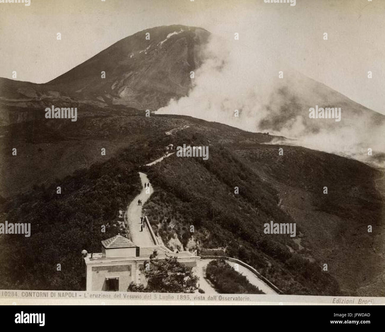 Brogi Carlo 281850-192529-n. 10284 - Contorni di Napoli - Eruzione del Vesuvio 5 Luglio 1895 Vista Dall Osservatorio Stockfoto