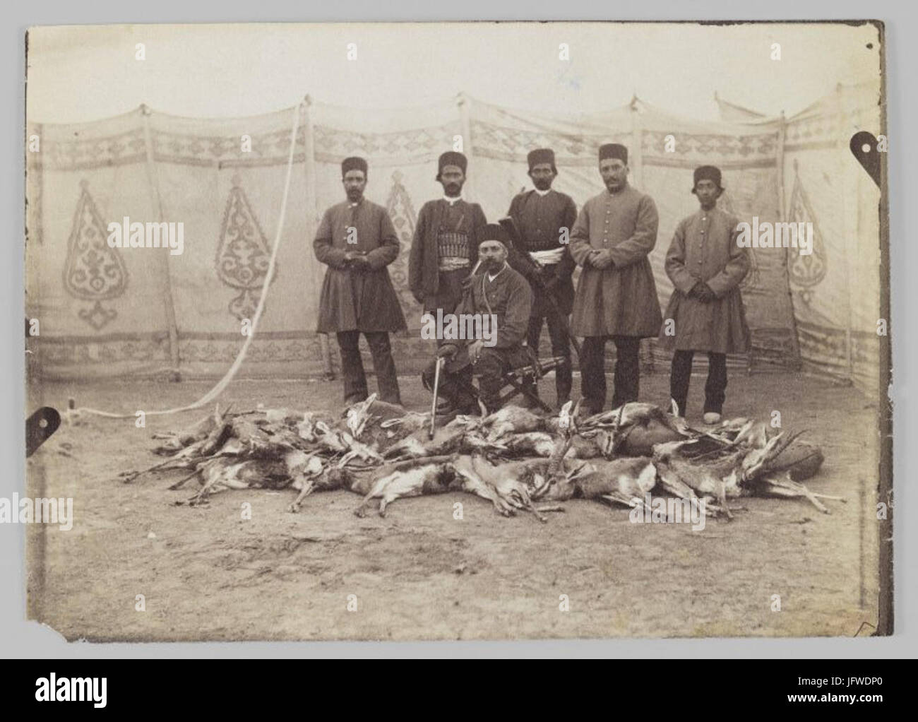 Brooklyn Museum - Porträt des Prinzen Abdul Hussein Mirza 28Farma Farmaian29 nach der Jagd Gazellen von 4 Vintage-Fotografien Stockfoto