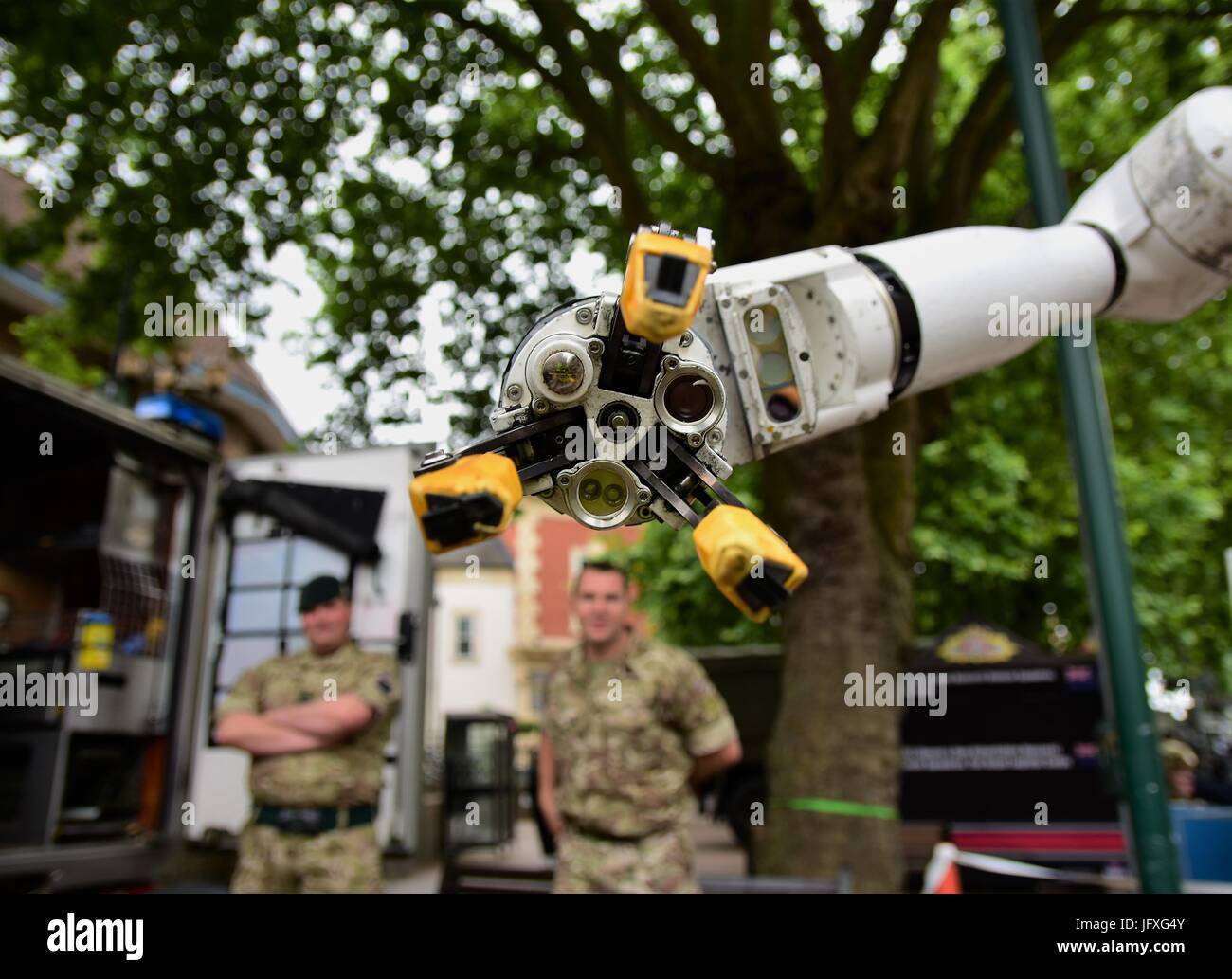 Ausstellung des Roboterarms am Armed Forces Day 2017 im Stadtzentrum von Banbury Stockfoto