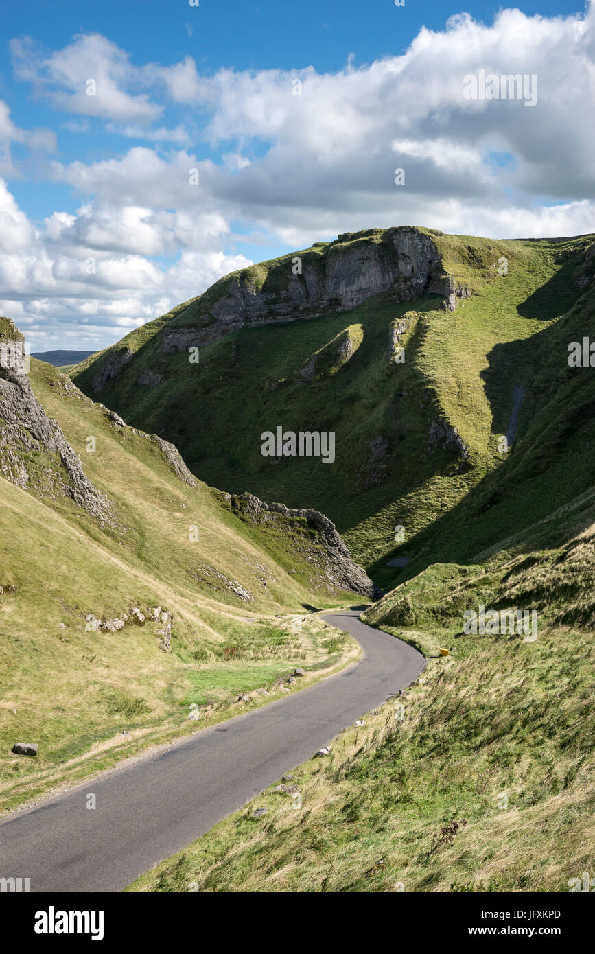 Winnats Pass, einer Fläche von dramatischen Kalkstein Sceenry am Castleton im Peak District, Derbyshire, England. Stockfoto