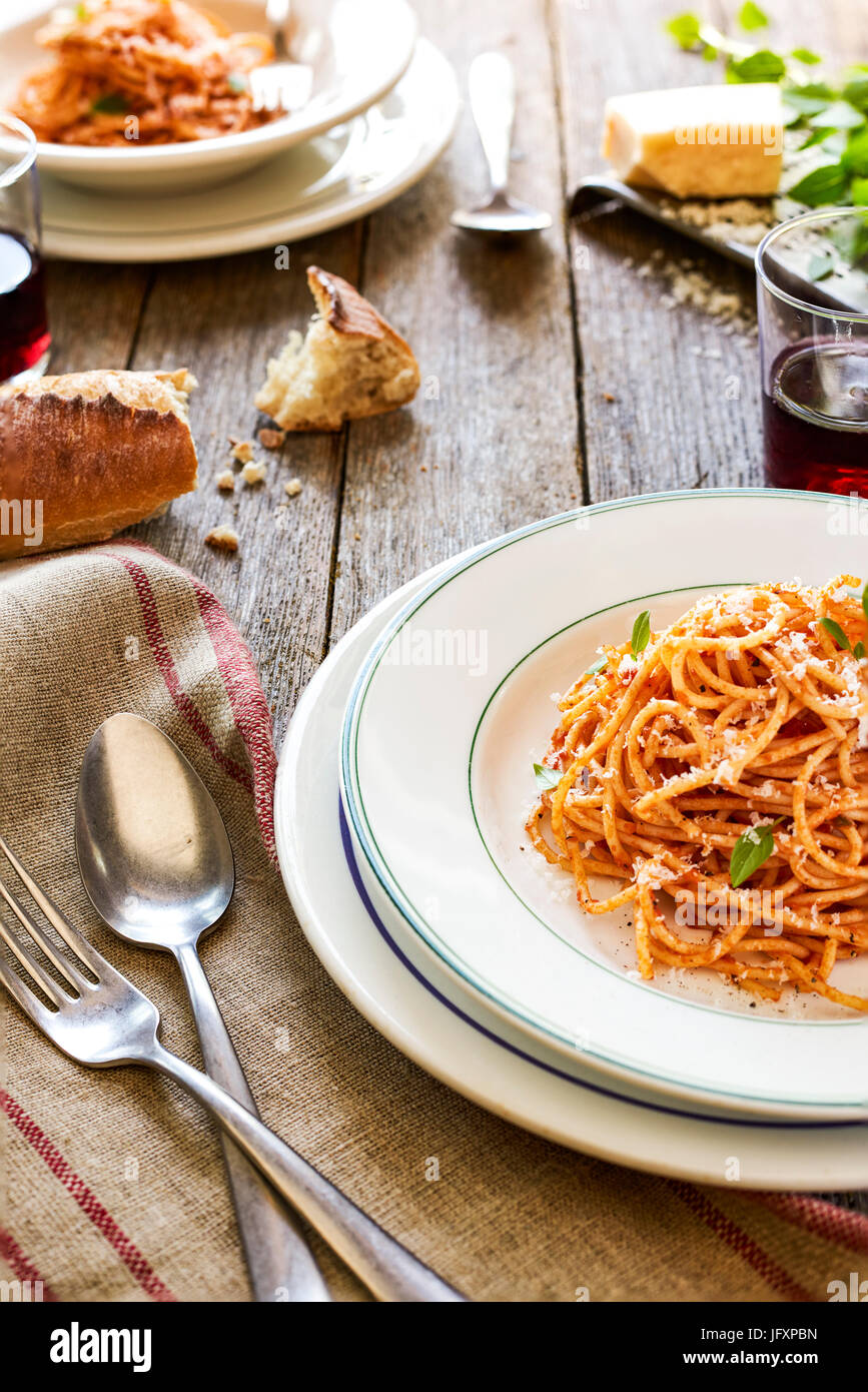 Spaghetti mit roten sause Stockfoto