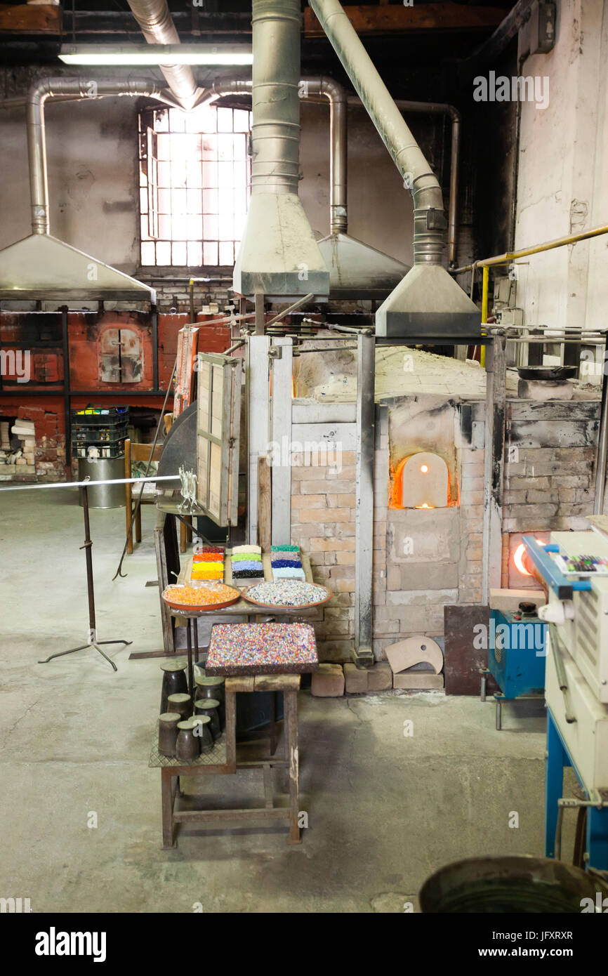Handwerkskunst aus Glas. Glas Ofen Ausblick, Murano-Venedig, Italien. Stockfoto
