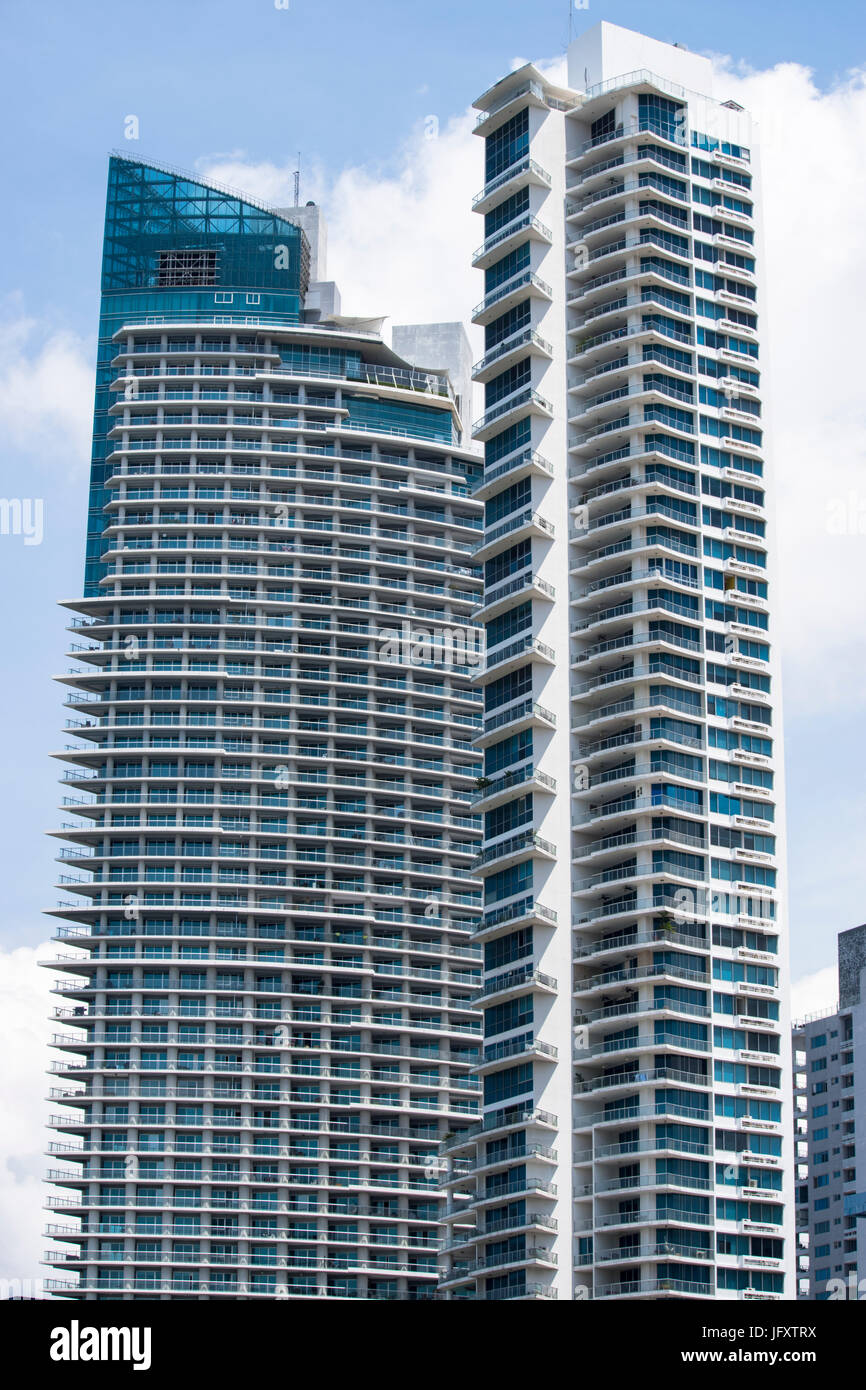 2 Apartment towers nahe beieinander in Panama City Panama Stockfoto