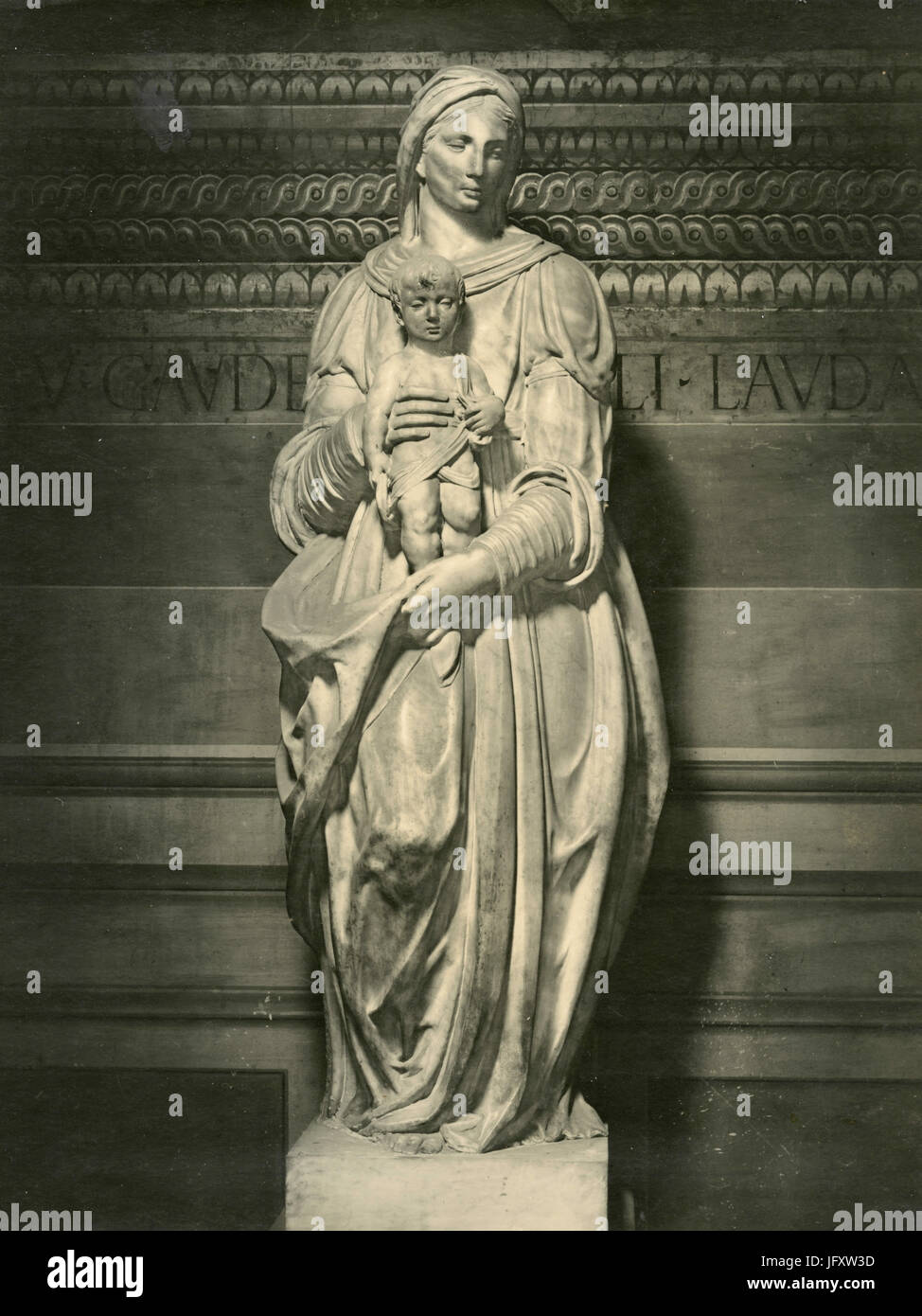 Madonna mit Kind, Marmorstatue von Vincenzo Danti, Florenz, Italien Stockfoto