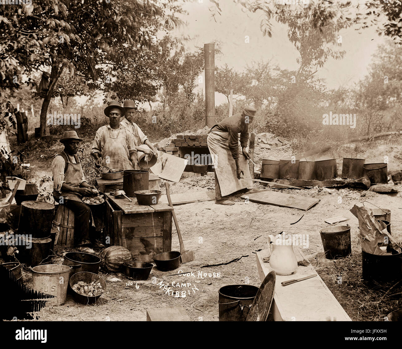 Titel: Kochen Hausbesuch Nummer: LC-BH8366-6 <P&P>[P & P] Reproduktion Nummer: LC-DIG-Cwpbh-03311 (digitale Datei aus original neg.) RIGHTS INFORMATION: Keine bekannten Einschränkungen für Publikation. MEDIUM: 1 negativ: Glas, nassen Kollodium. ERSTELLT/veröffentlicht: [1893]</P&P> Stockfoto