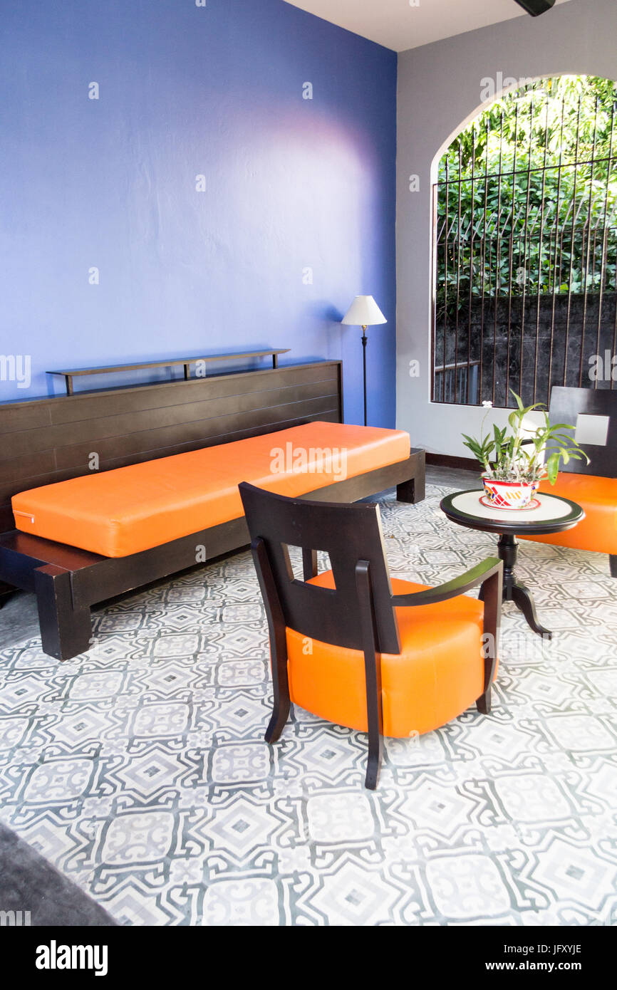 Bunten Sitzgelegenheiten in der Lobby ein "" ein Hotel, Altstadt von Phuket, Thailand Stockfoto