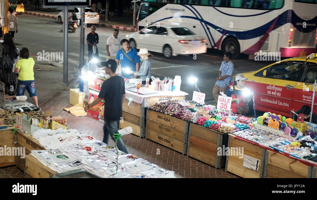 Nacht-Flohmarkt am Beach Road Pattaya Thailand 2017 Stockfoto