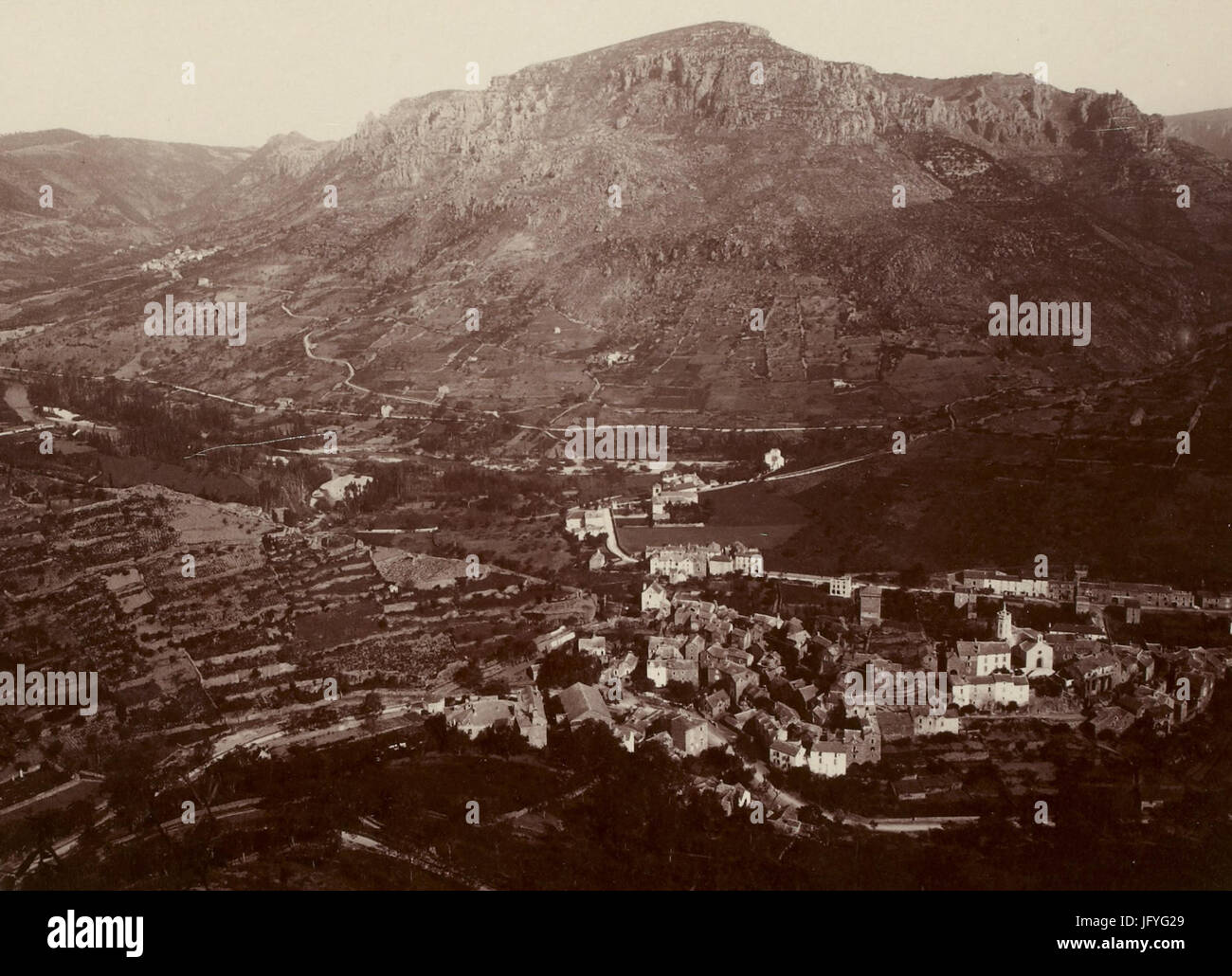 Ausflug Dans la Région des Causses (1892).f47.cropped.Gorges De La Jonte, Les Alentours du Rozier-Peyreleau Stockfoto