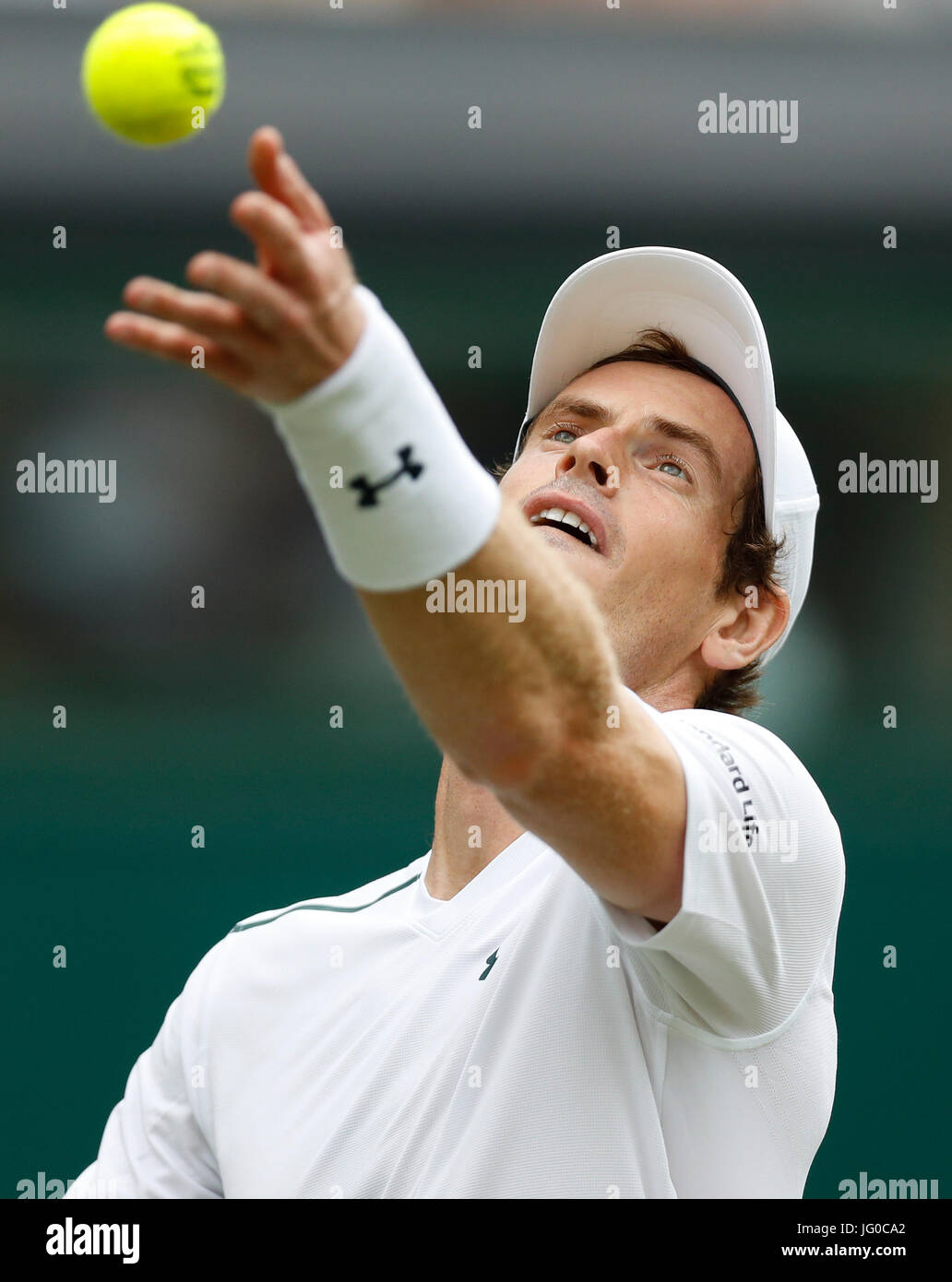 London, UK. 3. Juli 2017. Andy Murray aus Großbritannien konkurriert in den Männern Singles ersten Vorrundenspiel mit Alexander Bublik Kasachstans während der 1. Tag der Meisterschaft Wimbledon 2017 in Wimbledon, London, Großbritannien am 3. Juli 2017. Bildnachweis: Han Yan/Xinhua/Alamy Live-Nachrichten Stockfoto