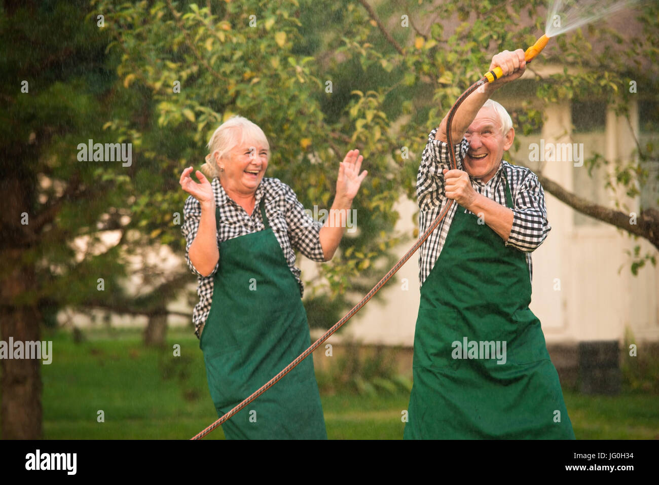 Fröhliche Menschen im Freien. Stockfoto