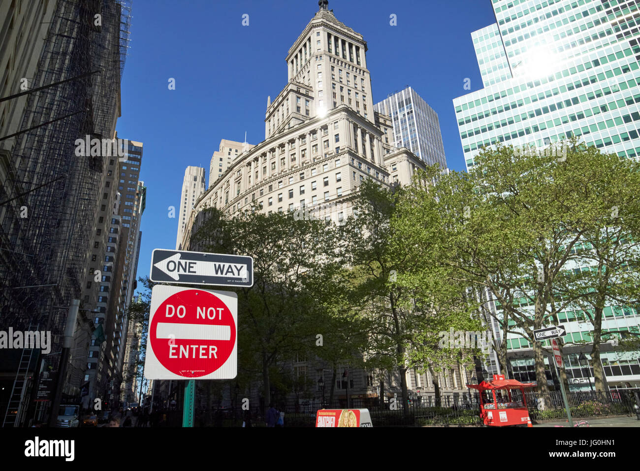Bowling green und 26 Broadway mit Einweg und geben Sie keine Anzeichen von New York City USA Stockfoto
