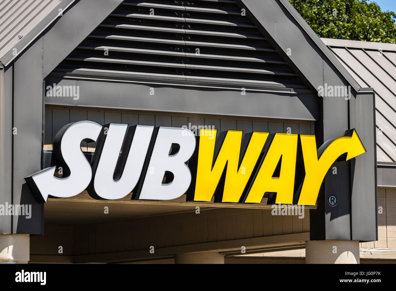 Indianapolis - ca. Juli 2017: Subway Sandwich Lage. U-Bahn ist der weltweit größte Submarine Sandwich Kette VI Stockfoto