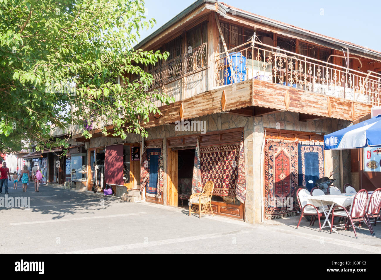 Eine typische Straße in Side, Türkei Stockfoto