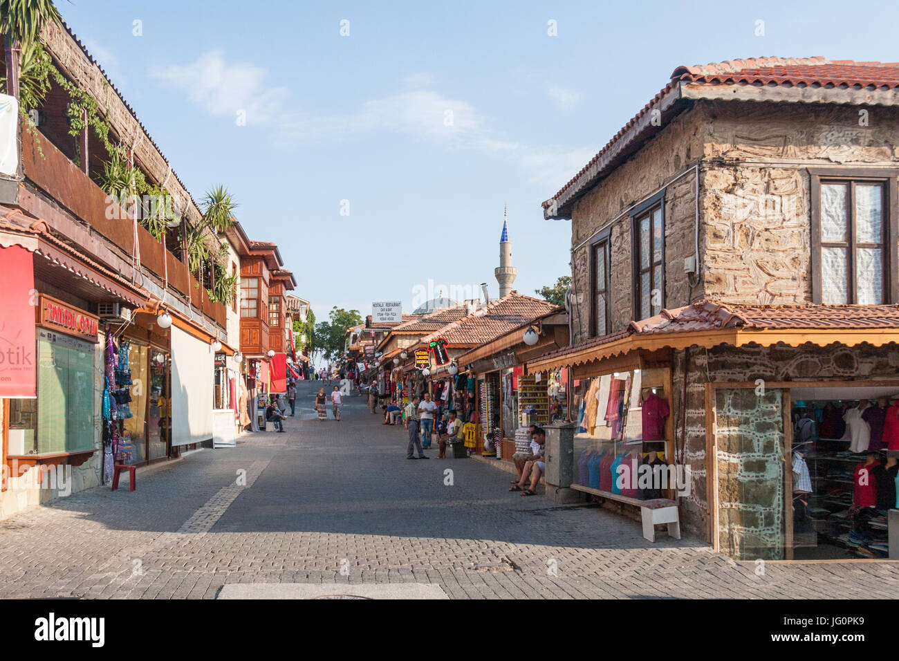 Eine typische Straße in Side, Türkei Stockfoto