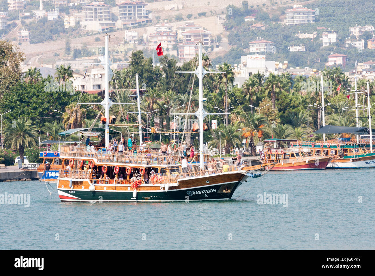 Ein Ausflugsschiff im Hafen von Alanya, Türkei Stockfoto