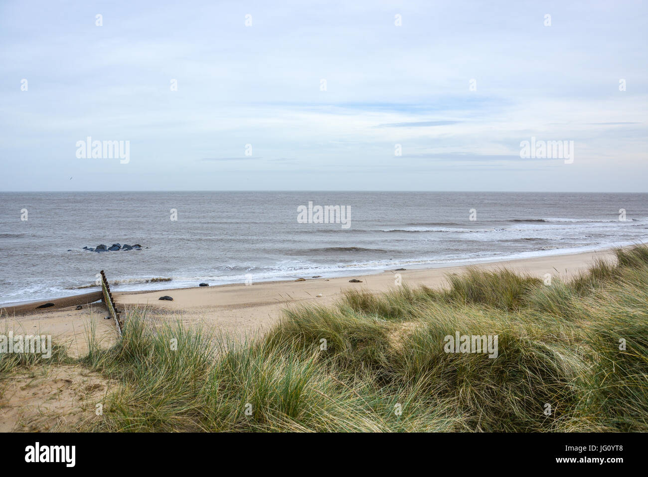 Dünen und Strand an der Küste von Norfolk in England im winter Stockfoto