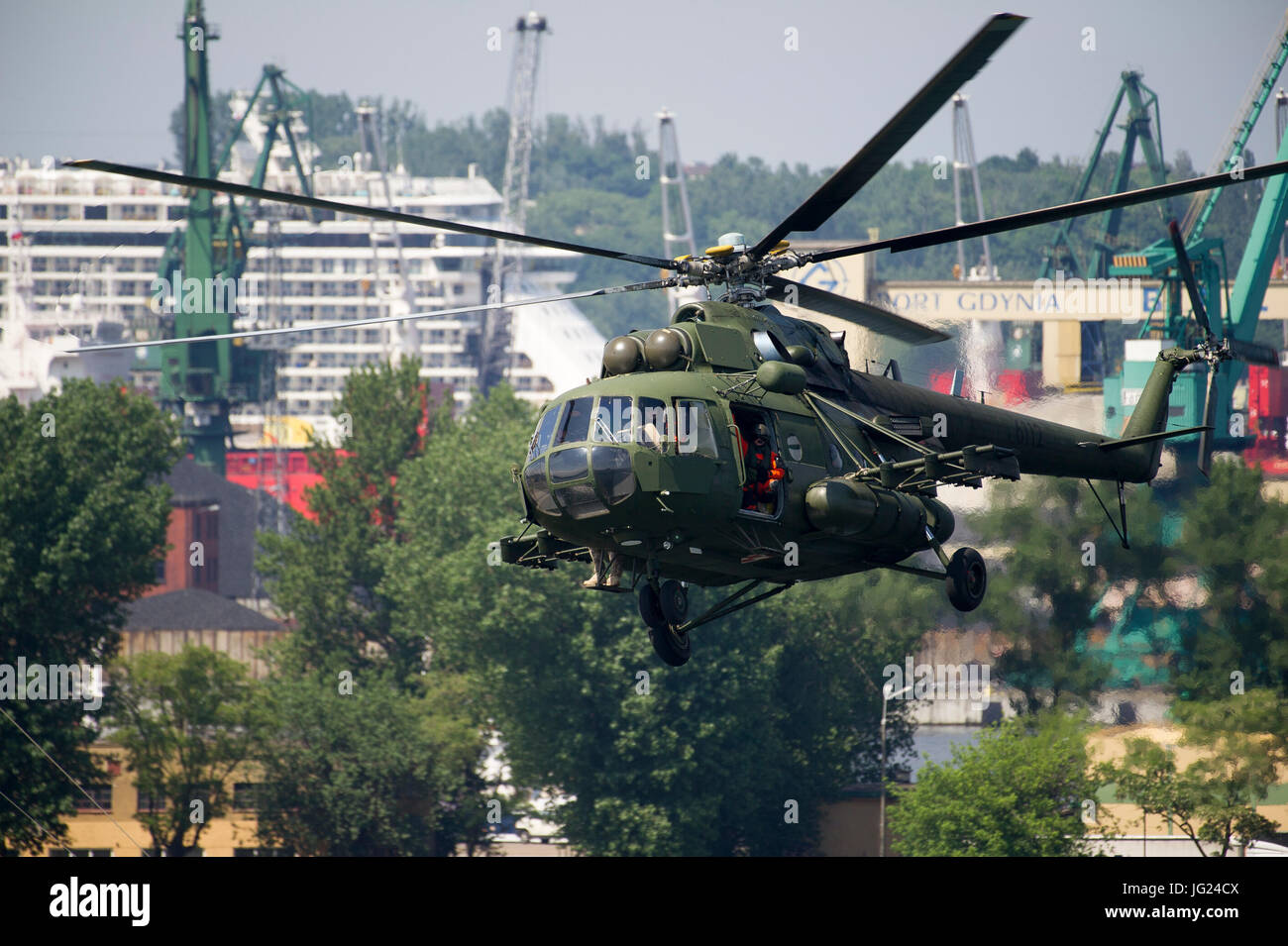 MI-17 Hubschrauber mit polnischen Marine Special Forces Soldaten, Jednostka Wojskowa Formoza (militärische Einheit Formoza) während der Übungen. 23. Juni 2017 Gdynia Stockfoto