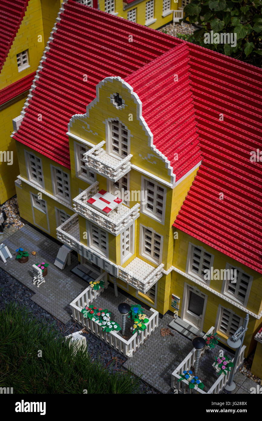 Billund, Dänemark - 27. Juli 2017: Nahaufnahme des Hauses in Skagen Dorf aus Legosteinen in Legoland Dänemark Stockfoto