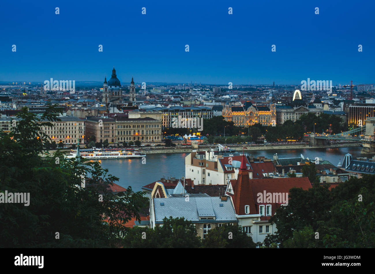 Blick auf die Stadt Budapest, Straßen, Gebäude-Fassade, Sehenswürdigkeiten Stockfoto