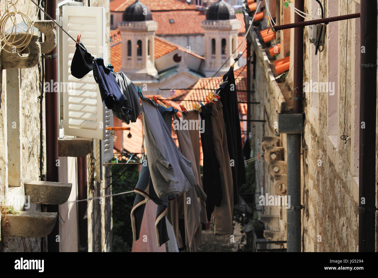 DUBROVNIK/Kroatien - 28. Juni 2017: Einblick in eine Straße in Dubrovnik Altstadt Stockfoto