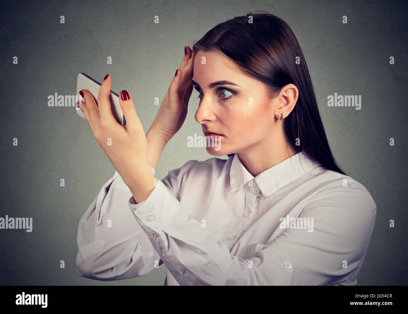 Uberrascht Sie Haarausfall Ist Verargert Frau Hat Geheimratsecken Menschliche Emotionen Stockfotografie Alamy