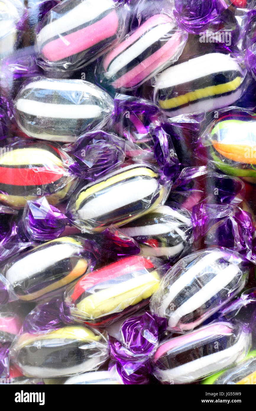 Bunte Bonbons im Glas Stockfoto